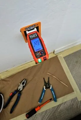 Wire You Waiting Logo