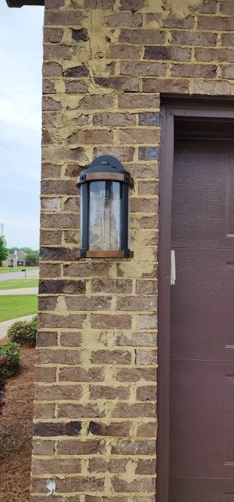 Affordable electrician providing emergency electrical service in , 