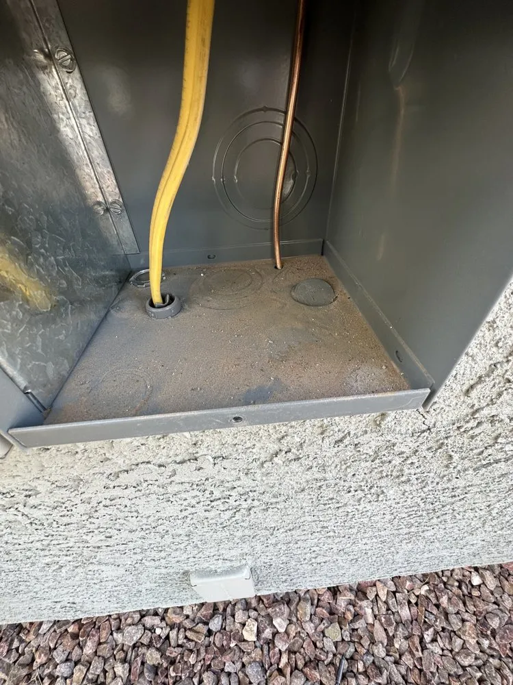 Emergency electrician providing wiring installation in ,