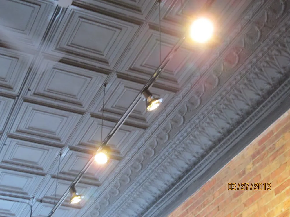 Licensed electrical service for homes in lighting installation,  by 