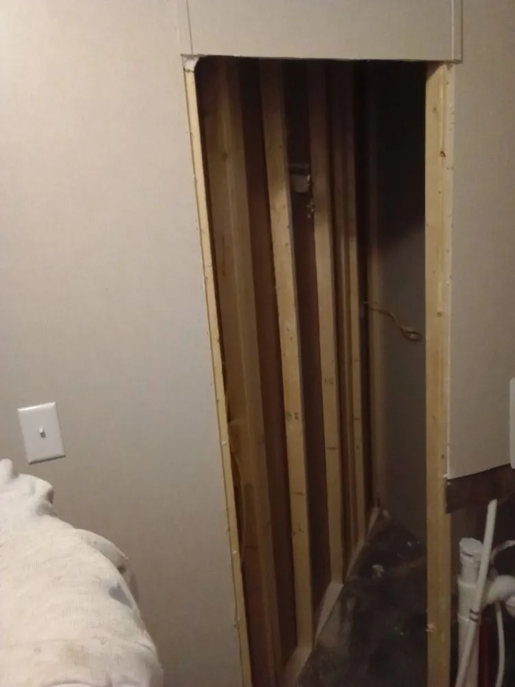 Reliable electrician providing emergency electrical service in , 