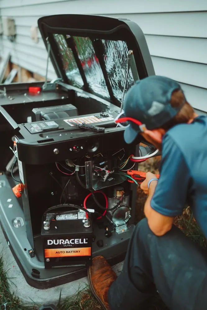 Emergency electrician providing emergency electrical service in , 