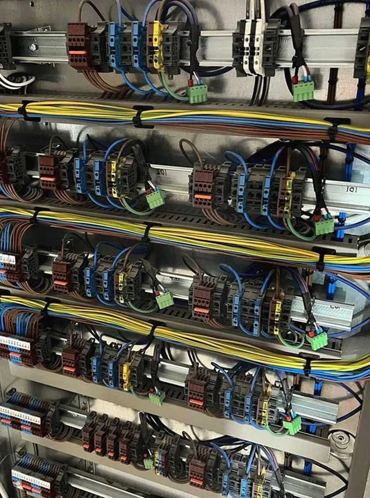 Expert electrician providing electrical repair in , 