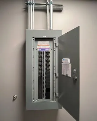 Woodside Master Electrician Logo