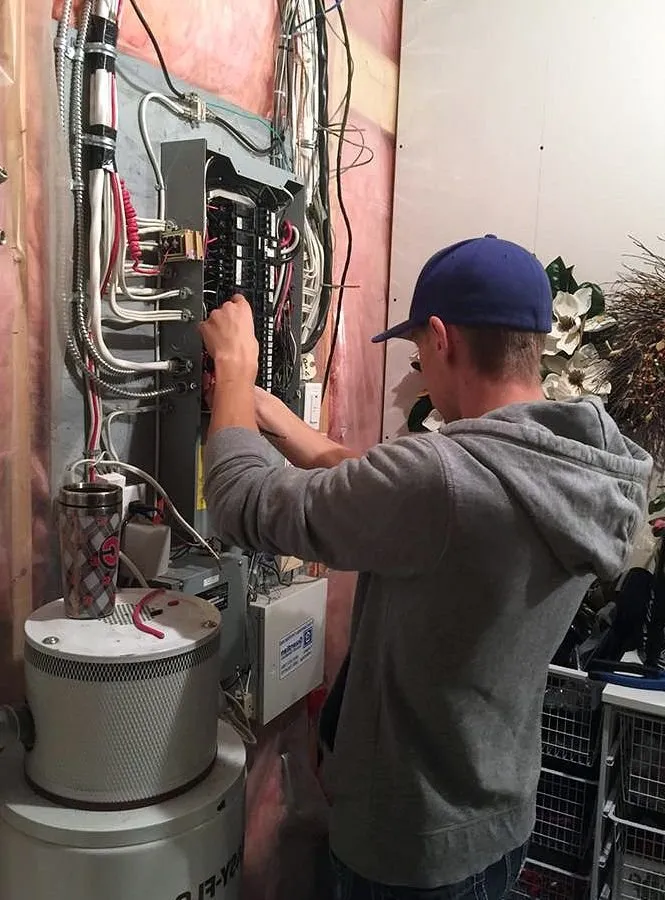 Emergency outlet and switch repair service in ,  - Woodside Park Electric