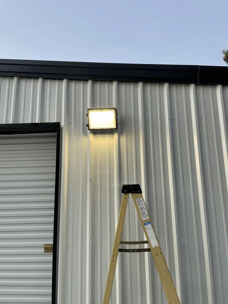 Expert electrician providing emergency electrical service in Chesterfield, VA - W&W Contractors