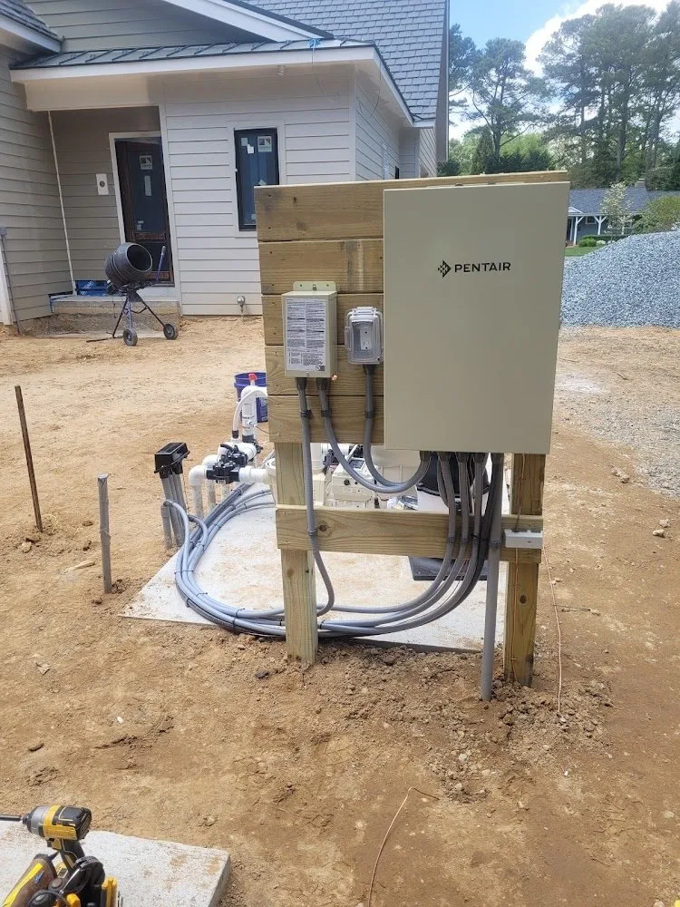 Emergency electrician providing emergency electrical service in , 