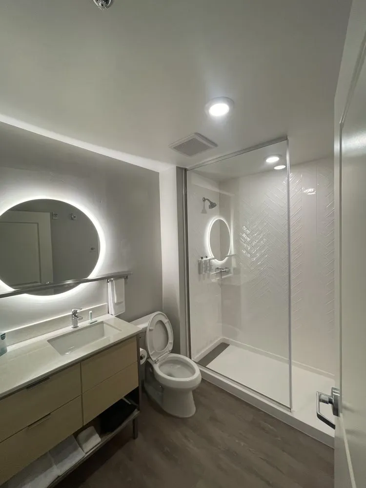 Emergency electrician providing wiring installation in ,