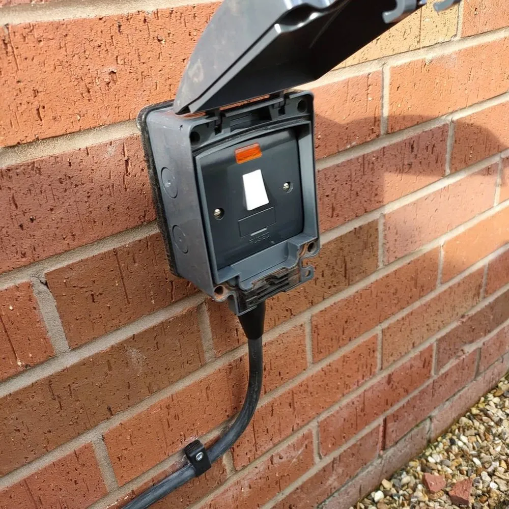 Trusted circuit breaker repair in Flushing, NY by Yellowstone Blvd Electrical Contractors