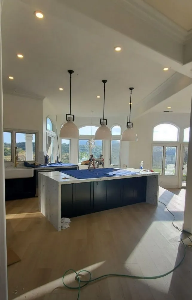 Certified electrical service for homes in lighting installation, by