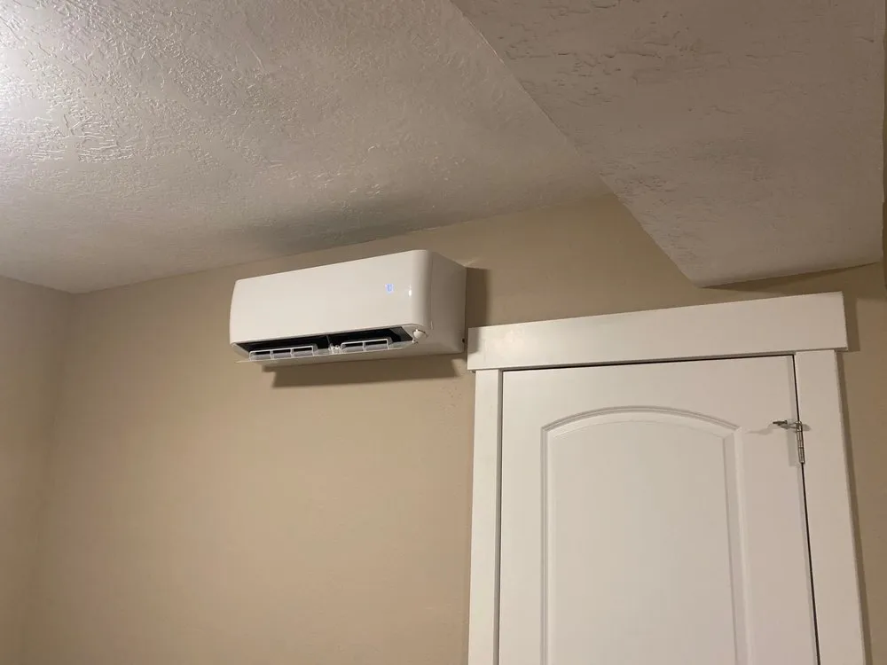 Trusted electrician providing electrical repair in , 