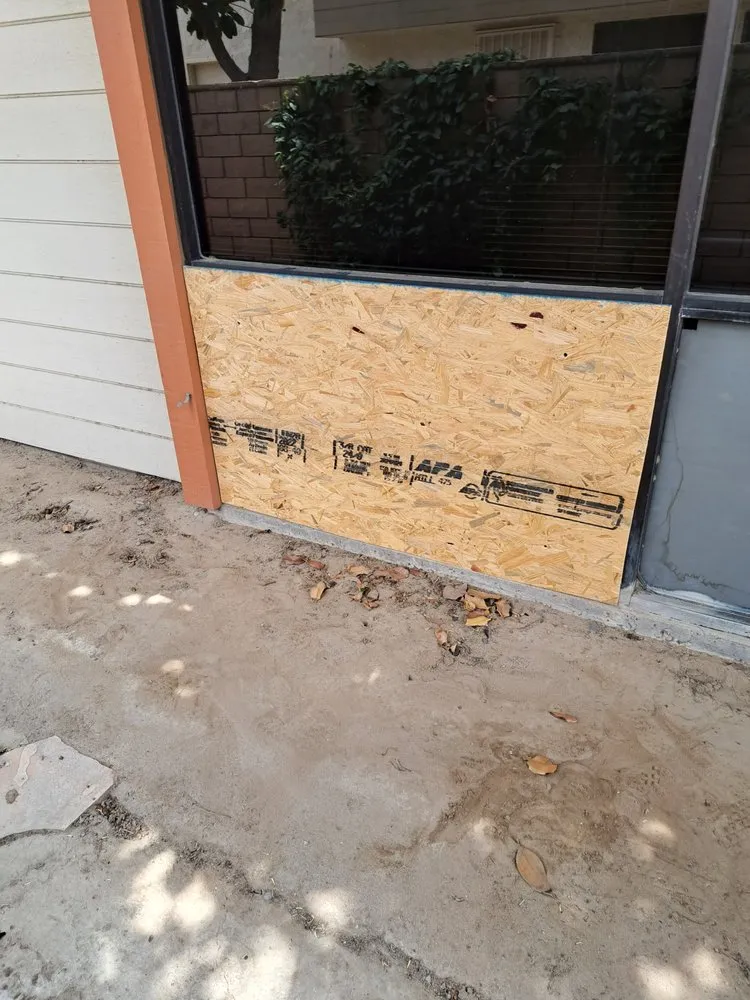 Emergency electrical service for homes in lighting installation,  by 