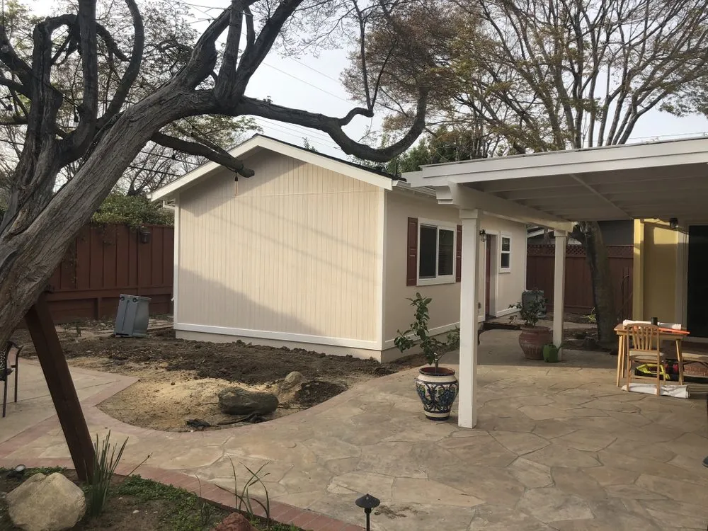 Licensed electrician providing electrical repair in ,