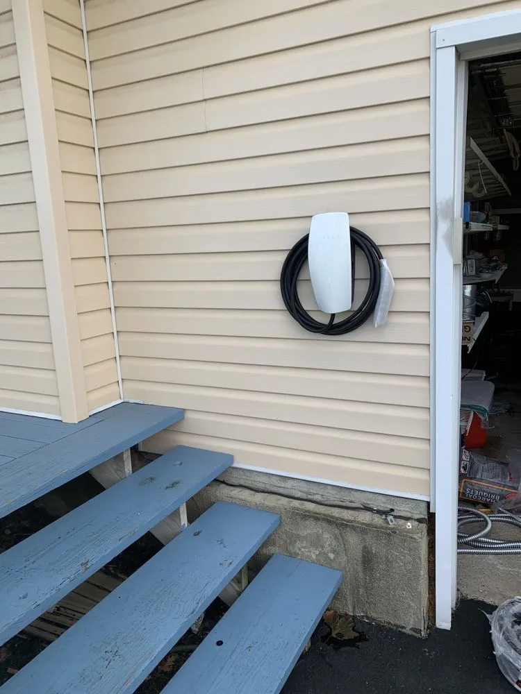 Licensed electrician providing outlet and switch repair in Flushing, NY - Y&P Supply