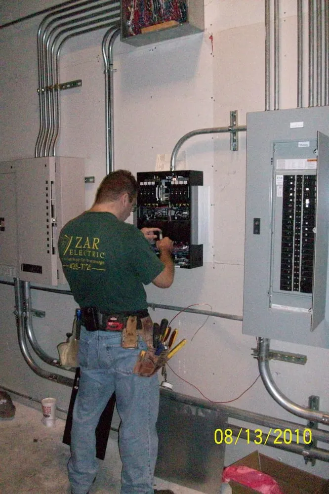 Professional circuit breaker repair service in ,  - Zar Electric