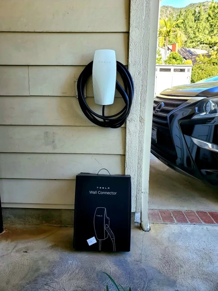 Trusted electrician providing outlet and switch repair in , 