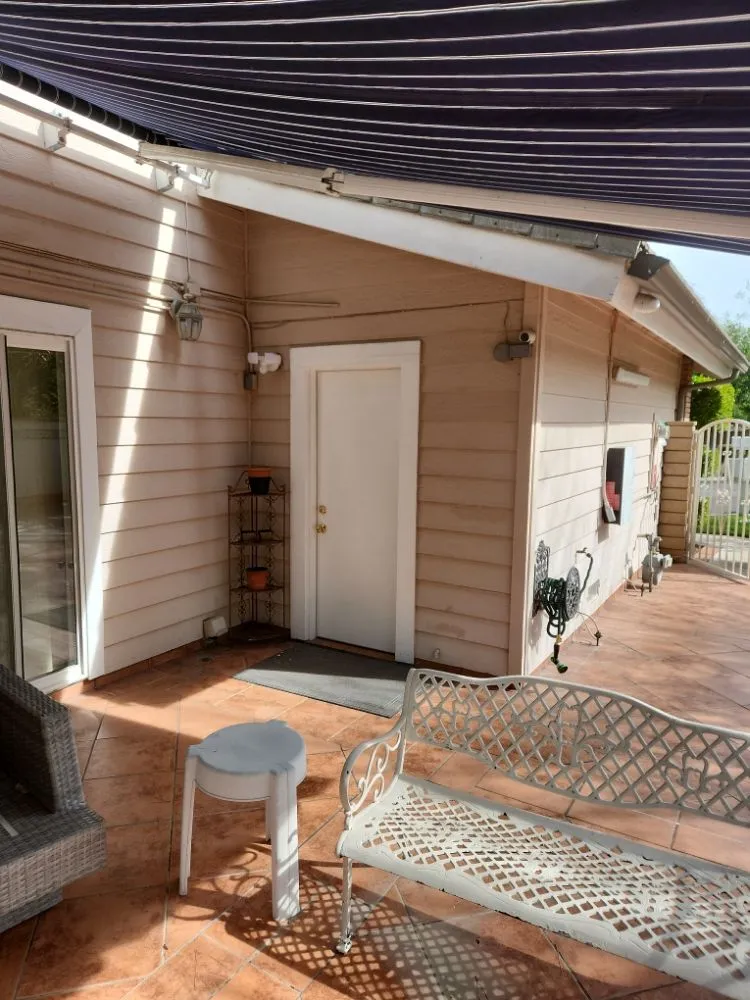 Licensed electrical service for homes in outlet and switch repair, by