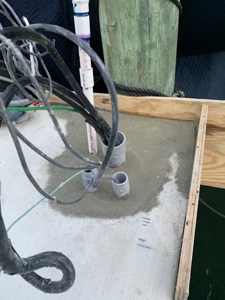 Trusted electrician providing emergency electrical service in , 