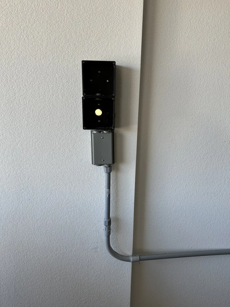 Certified electrician providing emergency electrical service in , 