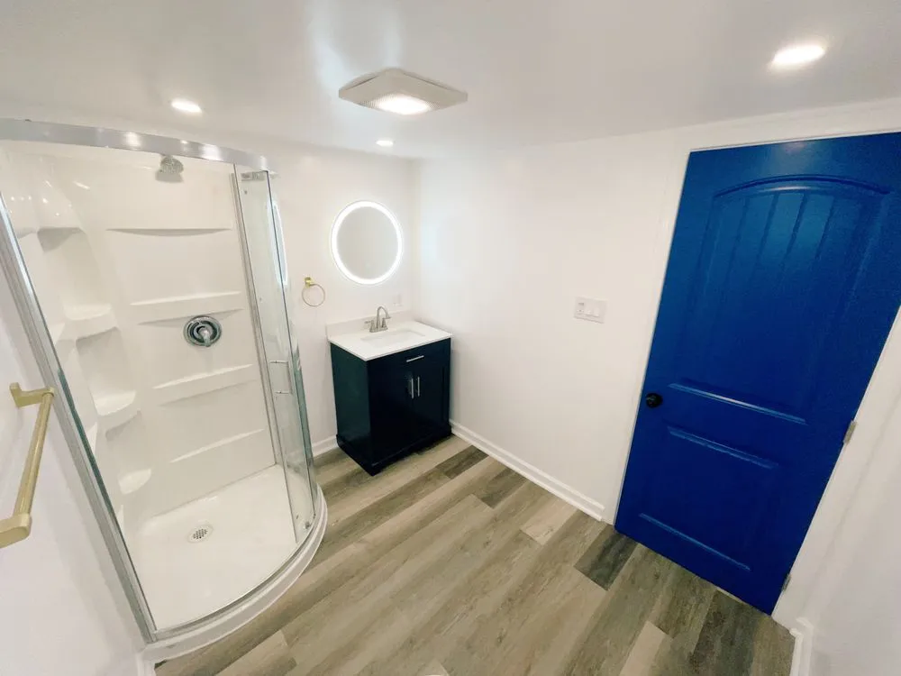 Professional electrician providing circuit breaker repair in , 