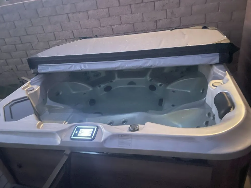 Emergency electrician providing outlet and switch repair in , 