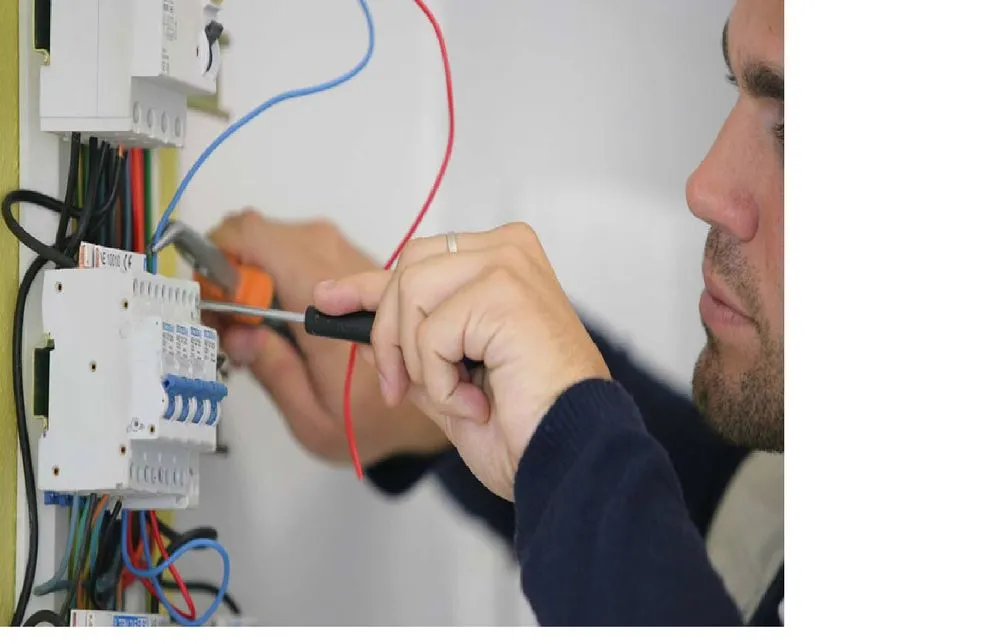 Slide of Zoom Electricians Playa Vista