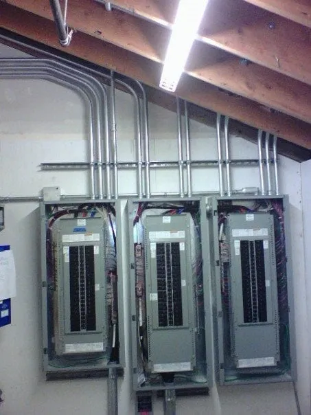 Slide of Zuluaga Electric